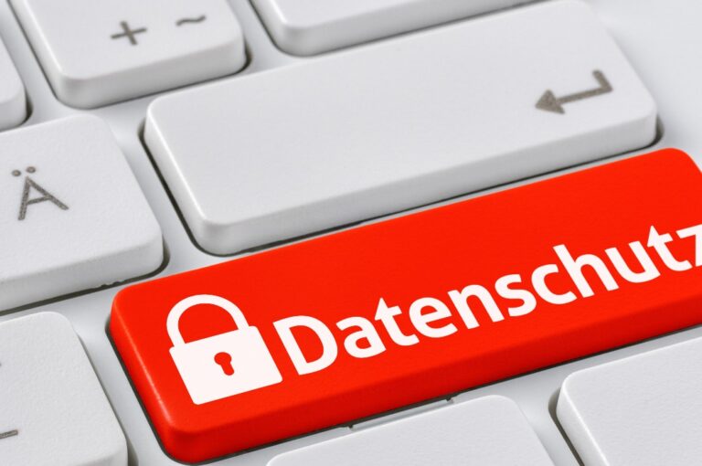 Tastatur mit farbiger Taste - Datenschutz